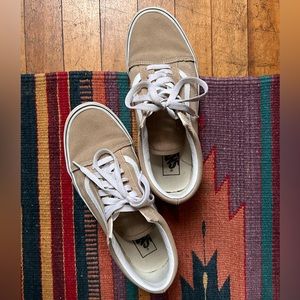 Tan old skool women’s vans (9.5)